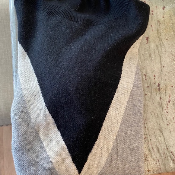 Old navy color block turtleneck - Picture 3 of 4